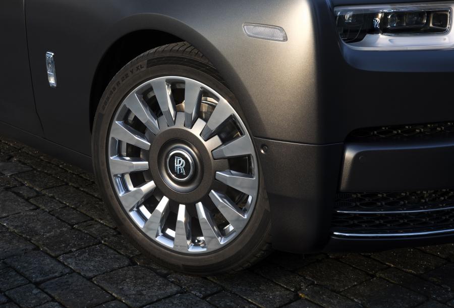 Колеса Rolls-Royce Phantom The Gentleman's Tourer 2018 года  (фото 4 из 5)